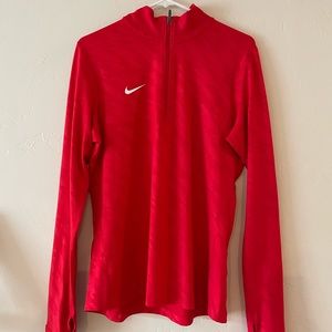 Nike Women’s Embossed Element HZ Top